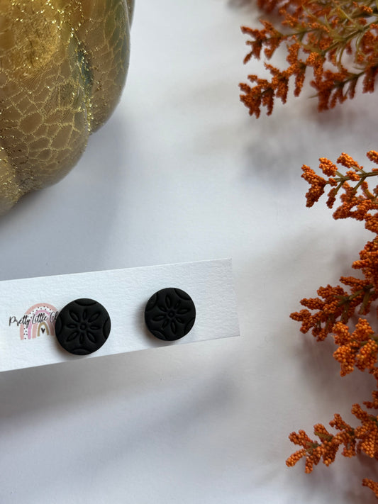 Lyla Studs (black)